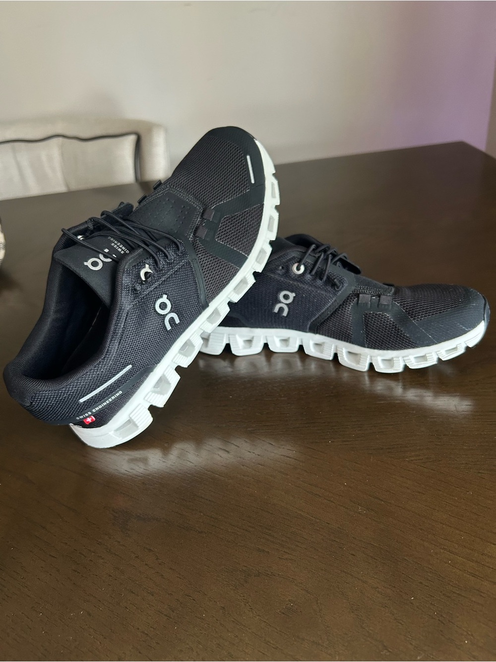 On Women's Cloud 5 / Cloud 6 Running Shoes – size US W8